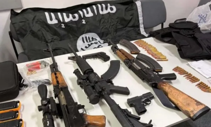 Maqedonia e Veriut godet grupin terrorist: E lidhur me Shtetin Islamik! 5 të arrestuar dhe arsenal armatimi i kapur