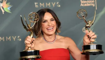 Mariska Hargitay fiton dy çmime Emmy për dokumentarin kushtuar nënës së saj, Jayne Mansfield