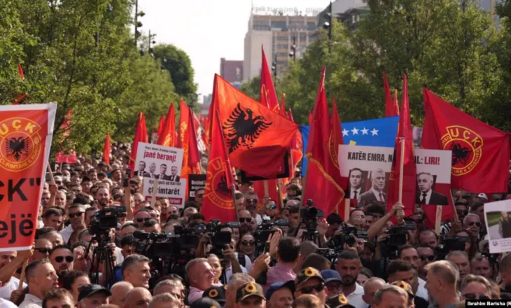 “Marshi për Liri” në Prishtinë/ Tubim në mbështetje të ish-krerëve të UÇK-së, katër ditë para verdiktit në Hagë