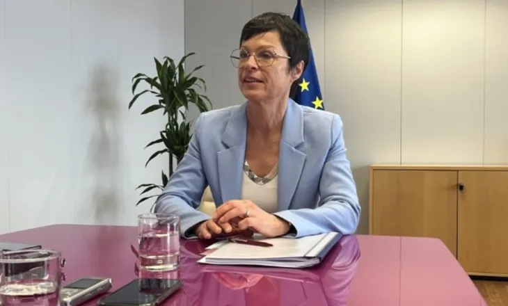 Marta Kos paralajmëron Serbinë: Glorifikimi i Mlladiqit nuk ka vend në BE