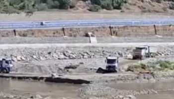 Masakër mjedisore në lumin Shkumbin, gazetari ndan pamjet: Mjetet e rënda marrin dhera e inerte