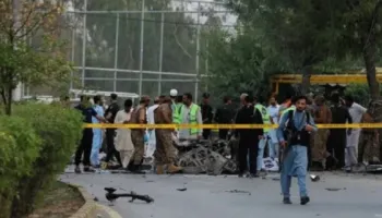 Masakër në Pakistan, makina bombë shpërthen në xhami, të paktën 16 të vdekur, mes tyre edhe 5 policë!