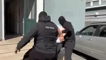 Mashtrim me 100 mijë euro, arrestohen në flagrancë dy të rinj