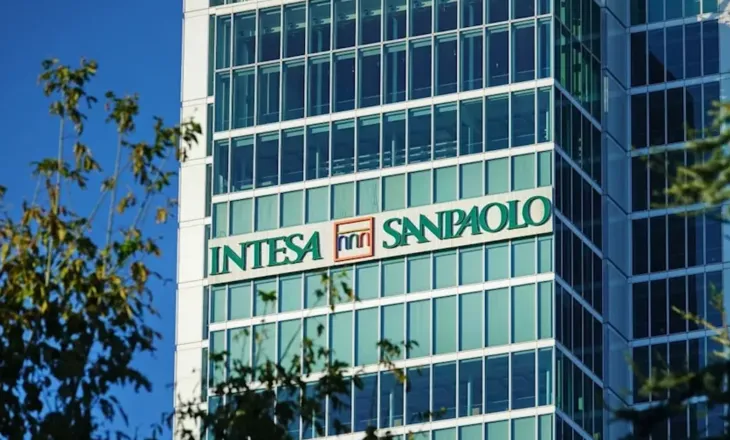 Mashtrimi spektakolar: Intesa Sanpaolo humbi 100 milionë euro nga një telefonatë me AI
