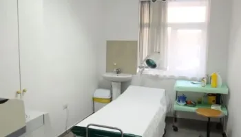 “Mban erë të rëndë, po mbushim…”/ Uji i pijshëm ngre alarm në Fushë-Arrëz, qytetarët paraqiten në spital me simptoma helmimi