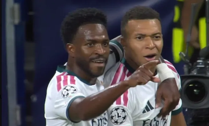 MBAPPEEEEEE. Vjen goli i parë në “Bernabeu”, gabojnë Curtis Jones dhe Bisseck (video)