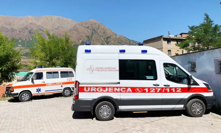 Mbeten të paqarta rrethanat/ Dyshohet se dëmtoi dorën me grirëse mishi, foshnja niset drejt Traumës