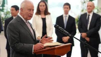 Mbreti Charles paralajmëron për rreziqe ekzistenciale nëse IA-ja bie në duart e gabuara
