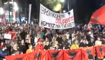 Mbyllen fjalimet te Kryeministria, marshimin e marrin në dorë studentët, gratë dhe vajzat