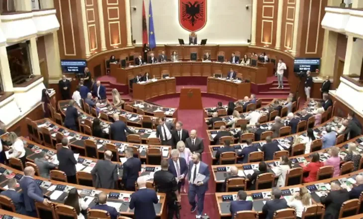 Mbyllet Kuvendi! Kushi zgjidhet nënkryetare, Spahiu merr rolin e Ministres së Shëndetësisë, opozita braktis sallën