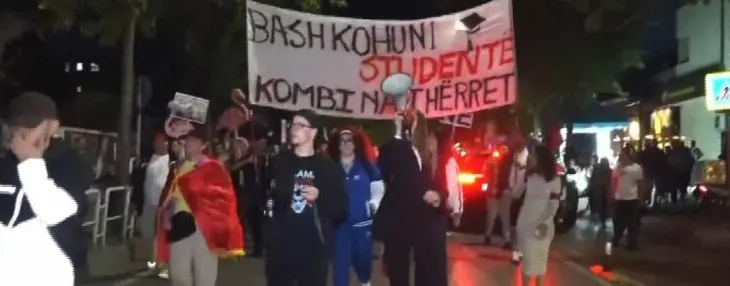 Mbyllet protesta e 119 kundër Ramës! Qytetarët të vendosur, nuk ndalen deri në largimin e kryeministrit: Ju erdhi fundi!