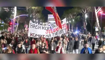 Mbyllet protesta e 120-të kundër Edi Ramës/ Qytetarët nuk ndalen: Nesër më shumë
