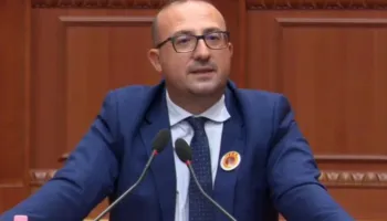 “Me ça mrrokulle do hyjnë?”- Korreshi ironizon në Kuvend: Ne në fshat jemi akoma me parmenda, ju thoni Inteligjenca Artificiale!