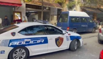 Me maska e kapuçë, grabiten dy biznese në Berat, autorët “thyejnë” kasafortat me rreth 200 milionë lekë