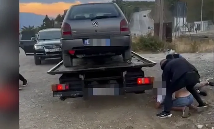 Me mjetin me drogë mbi karrotrec drejt Qafë-Thanës, arretsohen 3 të rinj, Policia i shtrin në tokë