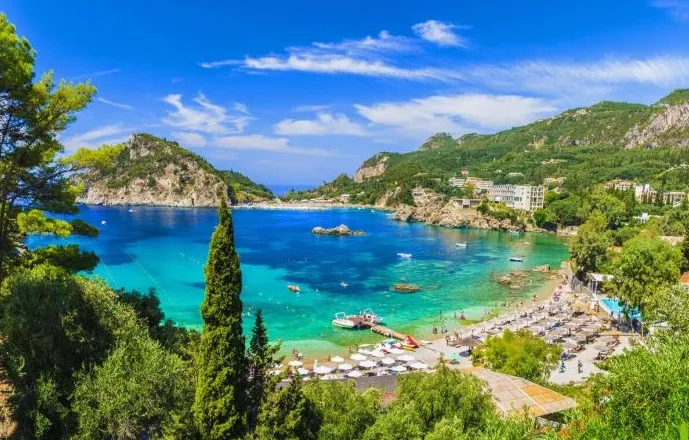Media amerikane rendit Shqipërinë mes 10 destinacioneve më tërheqëse: Riviera, plazhe dhe çmime të përballueshme