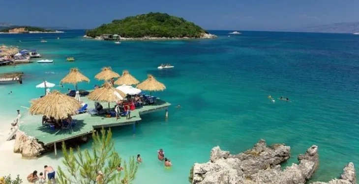Media e huaj: Riviera Shqiptare, perla e Mesdheut me ujëra bruz