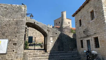 Mërgim Bekteshi: Kur gurët e Kalasë rrëfejnë historinë (Foto)