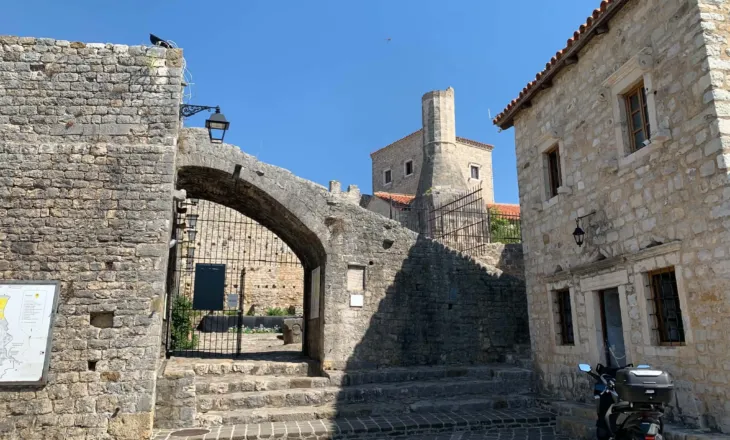 Mërgim Bekteshi: Kur gurët e Kalasë rrëfejnë historinë (Foto)
