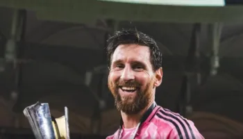 Messi i pandalshëm në rekorde, shënon golin e 100-të me Inter Miamin dhe fiton trofeun e 49-të në karrierë!