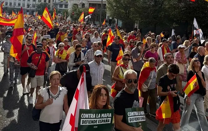 Mijëra protestues dalin në rrugët e Madridit në protestë, shkak kriza e emigrantëve në Ceuta –