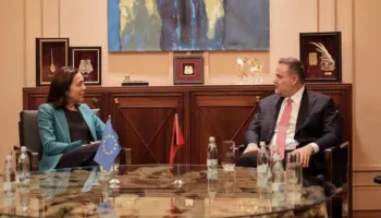 Ministri Demo pret ambasadoren e BE-së: Bashkëpunim më i fortë për sigurinë dhe integrimin europian