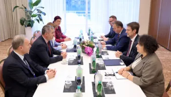 Ministri Hoxha takon homologun slloven: Shqipëria e përkushtuar për të vijuar reformat drejt BE-së