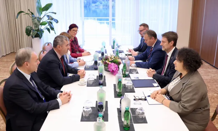 Ministri Hoxha takon homologun slloven: Shqipëria e përkushtuar për të vijuar reformat drejt BE-së