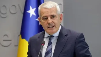 Ministri Xhelal Sveçla shpallet fajtor për hedhjen e gazit lotsjellës më 2018 në Kuvendin e Kosovës! Dënimi do shpallet më 8 Shtator