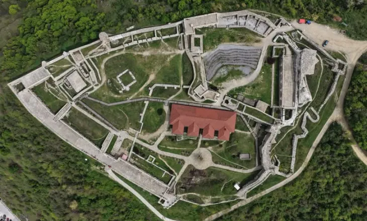 Ministria e Kulturës njofton për hapjen e Kalasë së Prizrenit