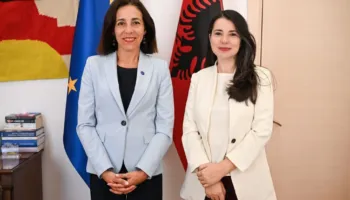 Ministrja Pirdeni takon ambasadoren e BE-së: Fokus te reforma e administratës publike dhe lufta kundër korrupsionit