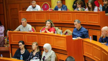 Miratohet një tjetër vendim nga Veliaj, një pagë shpërblim për zjarrfikësit e Tiranës