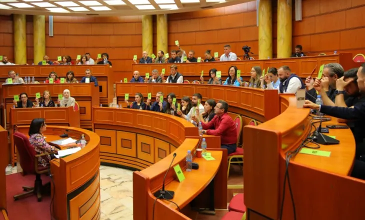 Miratohet unanimisht propozimi i Veliajt, Këshilli Bashkiak shpall “Qytetarë Nderi” të Tiranës 4 ish-drejtuesit e UÇK-së!