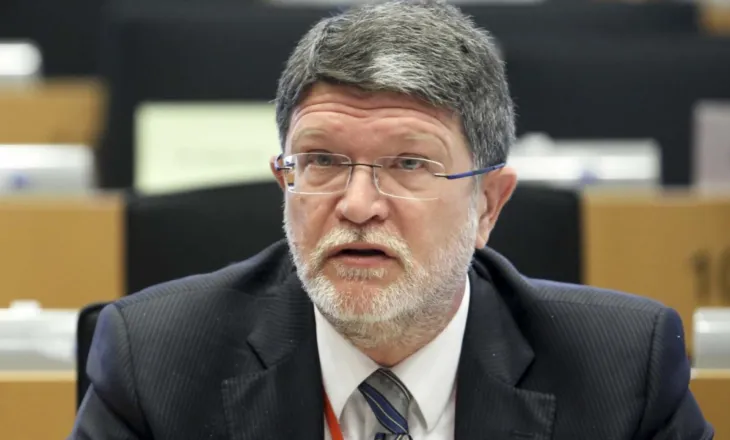 Mjaft është mjaft/ Picula shpërthen ndaj Vuçiçit: Hiq dorë, edhe pak kohë ka mbetur