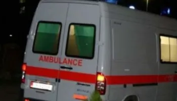 Motori përplas këmbësoren në aksin Gramsh-Cërrik