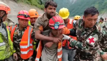 Mrekulli në Nepal, dy punëtorë nxirren të gjallë nga tuneli pas 9 ditësh (VIDEO)