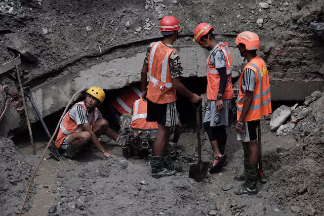 Mrekulli në Nepal, shpëtohen të gjallë dy punëtorë pas 9 ditësh në tunel
