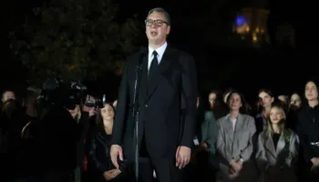 “Mua tani më pret dorëheqja, por lufta sapo ka filluar”, Vuçiç përkulet para popullit: Nuk kemi lindur në kolltuk!