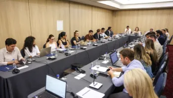 Muaji i Rinisë në shtator, institucionet dhe partnerët koordinojnë aktivitetet për të rinjtë