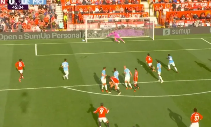 Mungon goli në pjesën e parë “Old Trafford”, “skuqet” Foden. City me një lojtar më pak