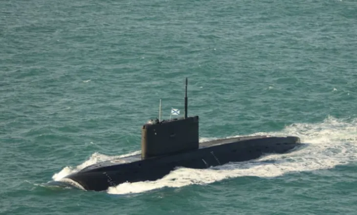 NATO ndjek anijet ruse në Arktik, dyshime për armë sekrete kundër kabllove nënujore!