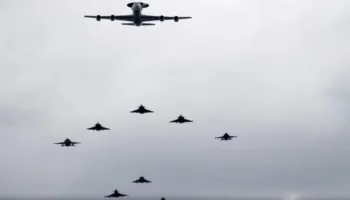 NATO në alarm, fregata ruse lëshon dy raketa drejt një helikopteri danez!