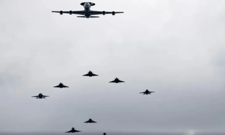 NATO në alarm, fregata ruse lëshon dy raketa drejt një helikopteri danez!