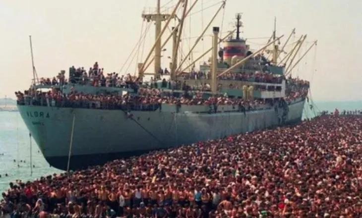 Ndahet nga jeta fotoreporteri italian që dokumentoi mbërritjen e anijes “Vlora” në Bari