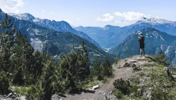 Ndërtimet dhe kaosi “largojnë” turistët nga bregdeti, tani preferohen malet, natyra dhe historia