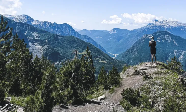 Ndërtimet dhe kaosi “largojnë” turistët nga bregdeti, tani preferohen malet, natyra dhe historia