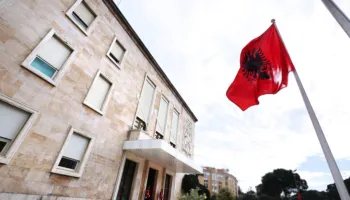 “Ndot nga njerëz të zhdukur në llum”- Audiopërgjimi i Ahmetajt dhe akuzat për trafik armësh, reagon Qeveria: Të ketë guximin e të vijë të përballet me drejtësinë