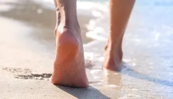 Ndryshimi i vogël në ecje që ndihmoi njerëzit të pushtonin botën