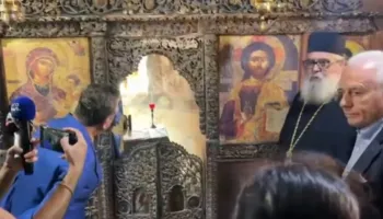 “Në këto ambiente s’mund të bëhet politikë”- Eurodeputetët në Manastirin e Zvërnecit, mesazhi i At Jan Tereziut për ligjvënësit shqiptarë: Ky është vend i Zotit! (VIDEO)