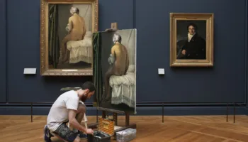 Në Louvre, kopjimi i kryeveprave ka rregulla të rrepta për të shmangur falsifikimet